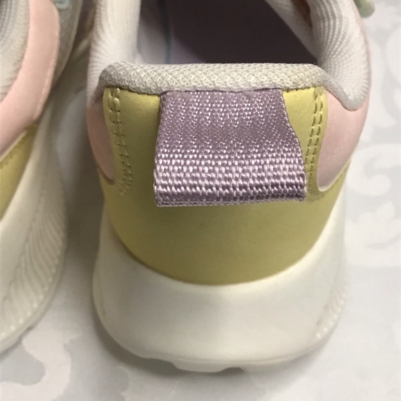 GIRLS H&M SHOES - Picture 9 of 10